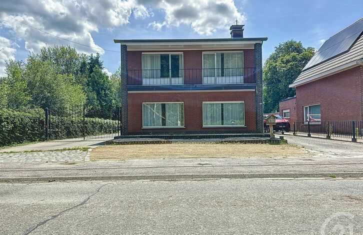 Huis - Vrij beroep te koop in HEIST-OP-DEN-BERG