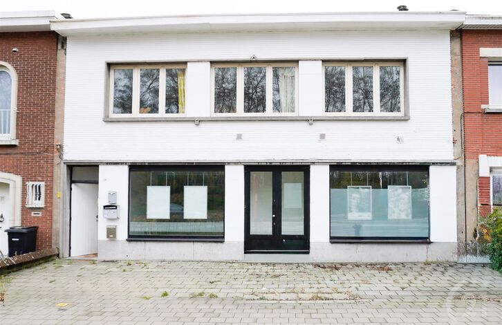 Opbrengsteigendom te koop in Mortsel